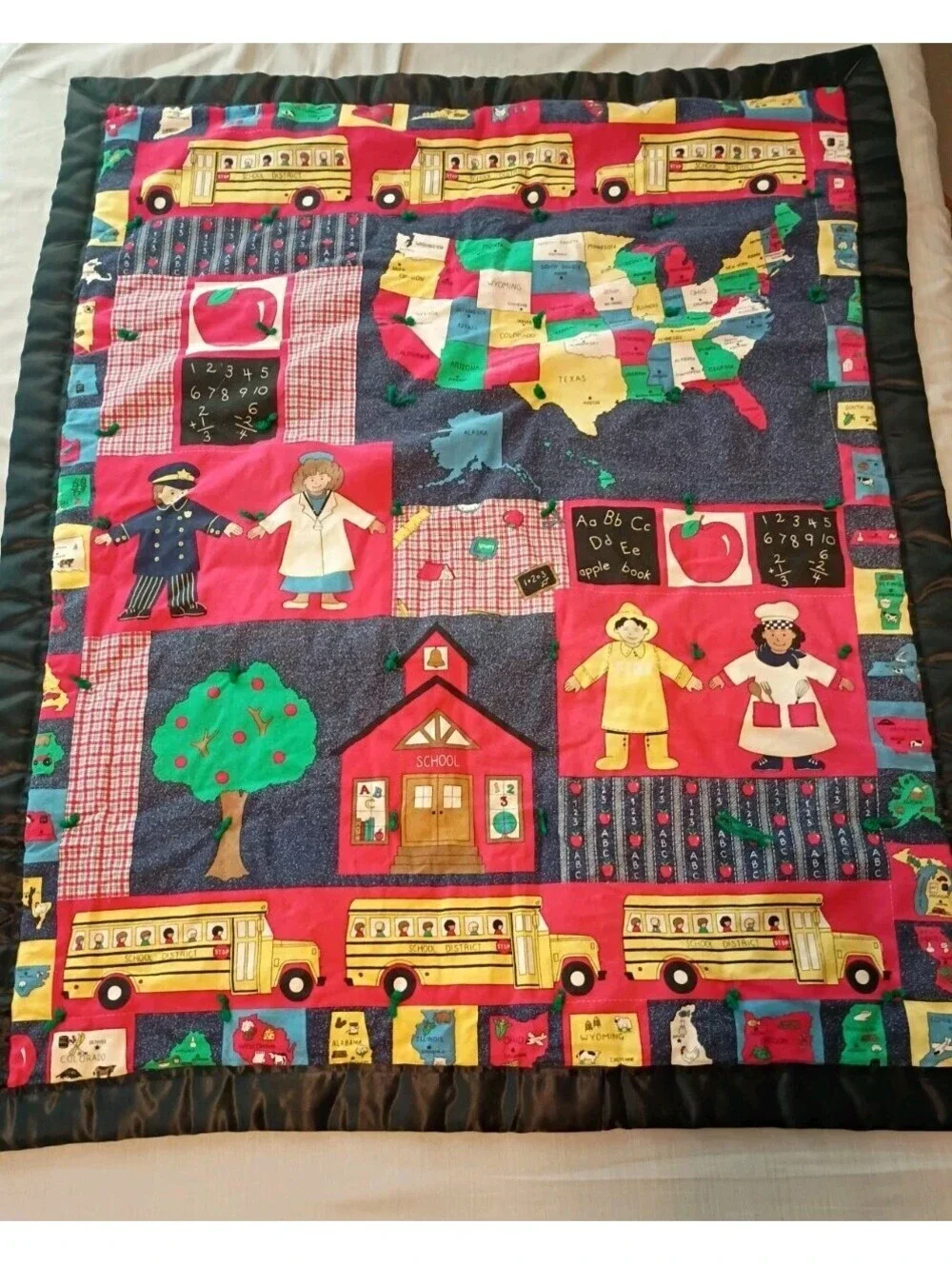 90s Handmade Baby/Toddler/Lap Quilt Children School Learnin & Green Back 33